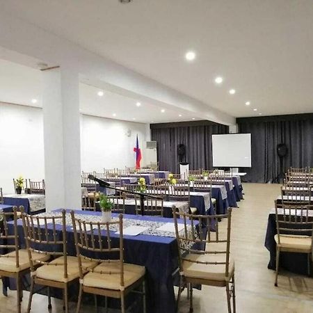 Whitewoods Convention And Leisure Hotel Silang Bagian luar foto
