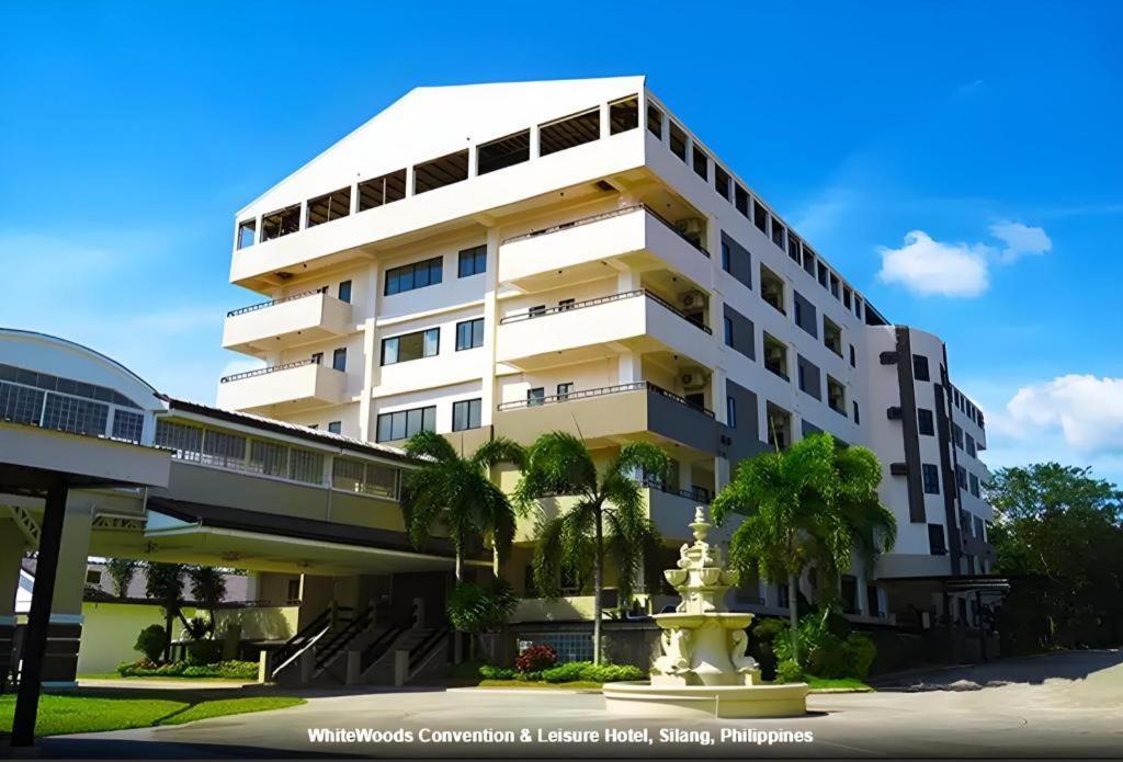 Whitewoods Convention And Leisure Hotel Silang Bagian luar foto
