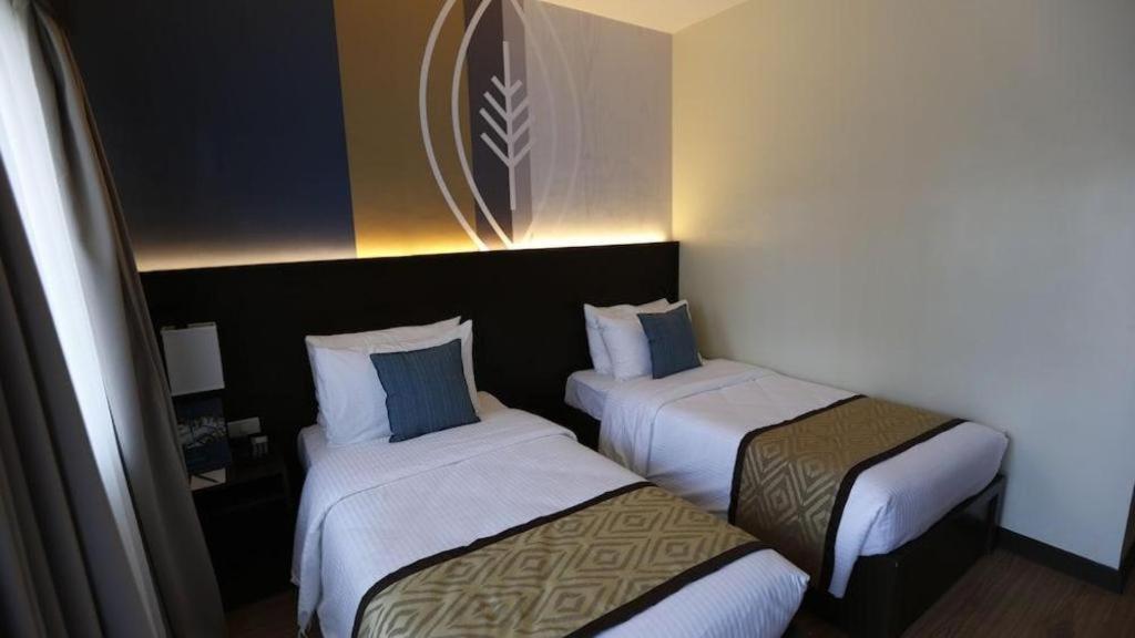 Whitewoods Convention And Leisure Hotel Silang Bagian luar foto