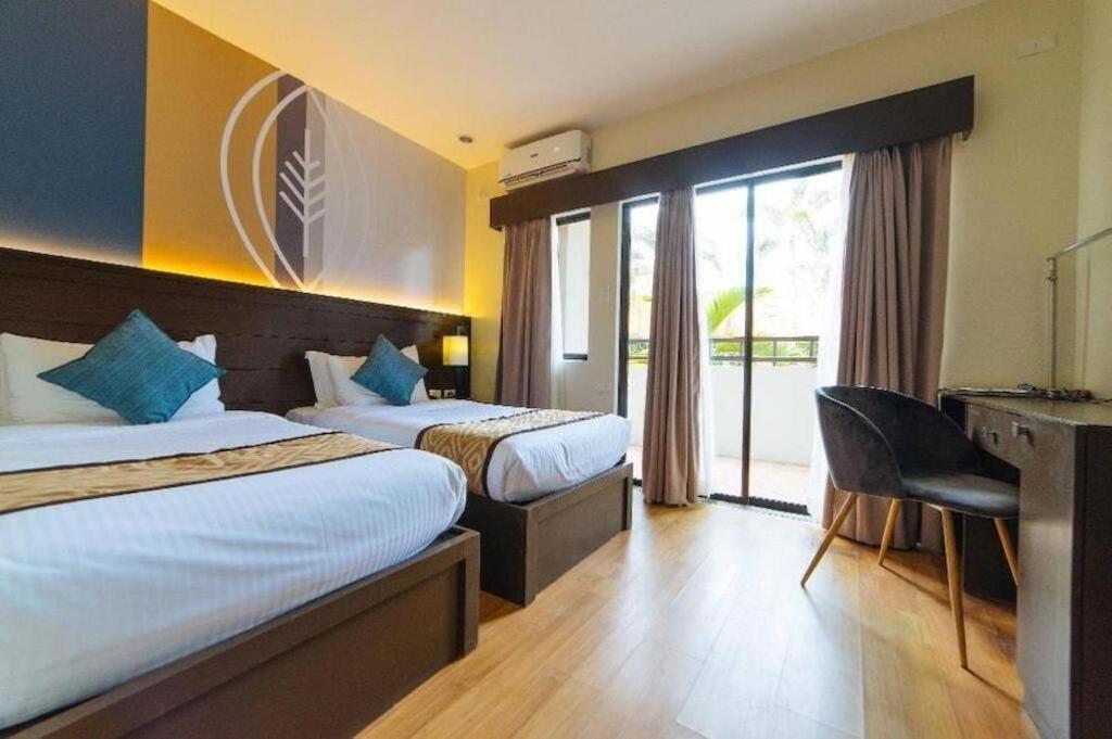 Whitewoods Convention And Leisure Hotel Silang Bagian luar foto