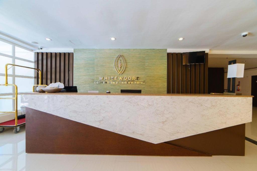 Whitewoods Convention And Leisure Hotel Silang Bagian luar foto
