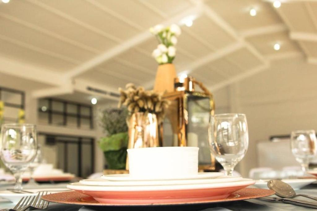 Whitewoods Convention And Leisure Hotel Silang Bagian luar foto