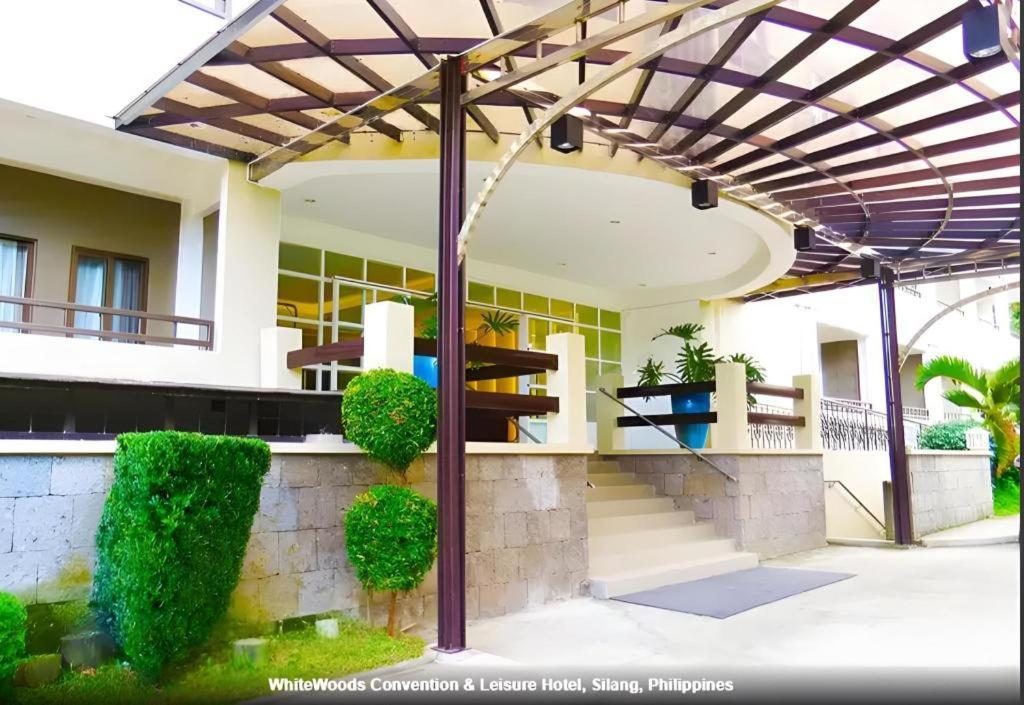 Whitewoods Convention And Leisure Hotel Silang Bagian luar foto