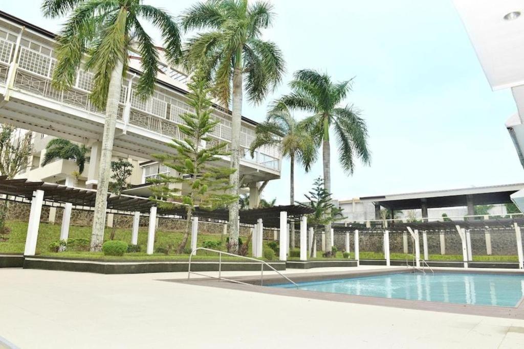 Whitewoods Convention And Leisure Hotel Silang Bagian luar foto