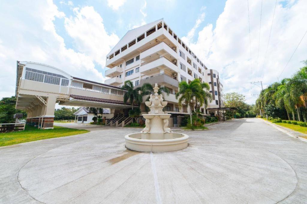 Whitewoods Convention And Leisure Hotel Silang Bagian luar foto