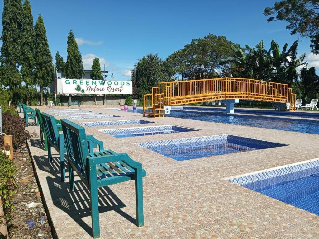 Whitewoods Convention And Leisure Hotel Silang Bagian luar foto