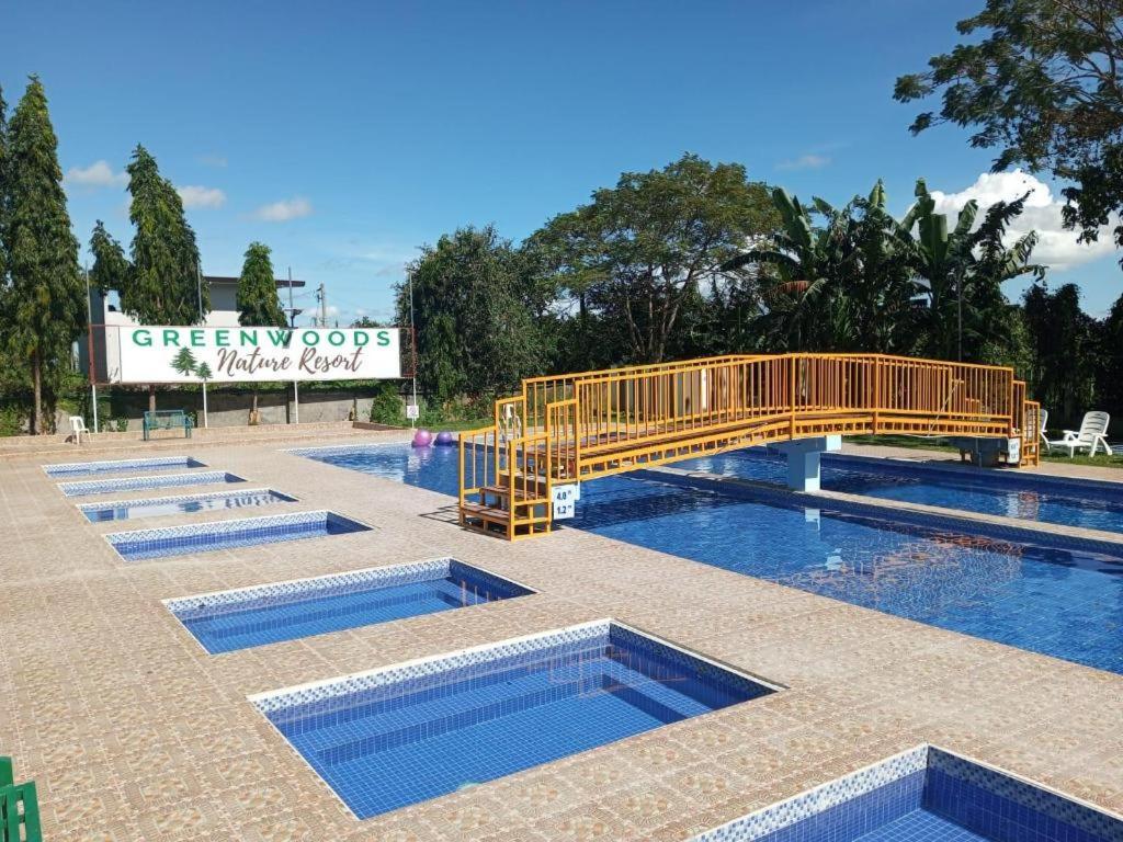Whitewoods Convention And Leisure Hotel Silang Bagian luar foto